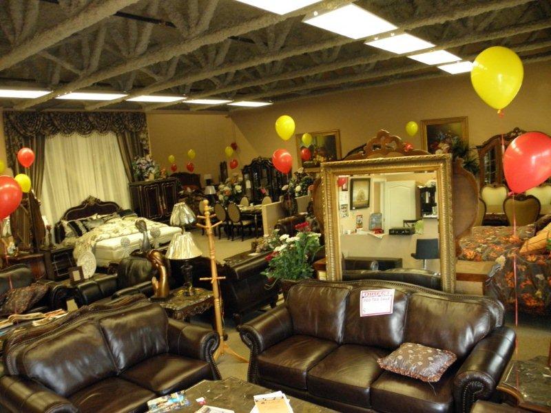 Furniture
                store displaying Showroom Balloons